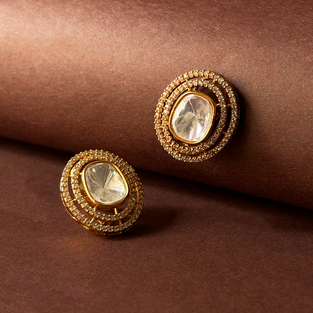 Saanvi Oval Kundan Studs
